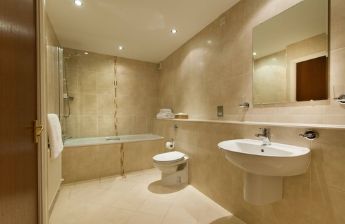 Roybridge Hotel | The Stronlossit Inn