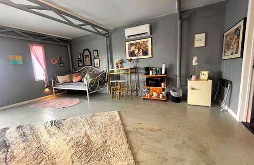 Coleman Apartamento | The Studio at Stardust Mid-Century Retreat