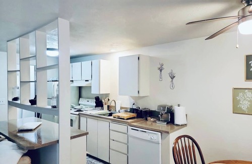 Corvallis Apartamento | The Study; a Summer Retreat