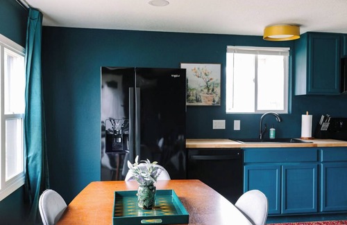 Tri-Cities Casa | The Study - An Ode to Literature - 1 bedroom beautiful home