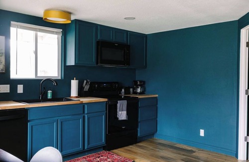 Tri-Cities Casa | The Study - An Ode to Literature - 1 bedroom beautiful home
