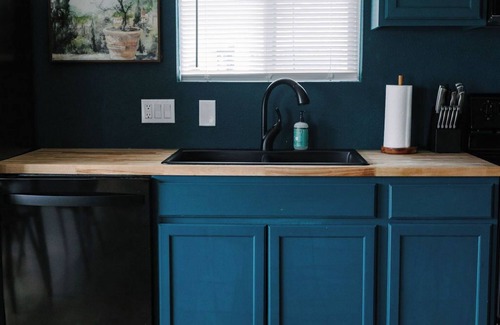 Tri-Cities Casa | The Study - An Ode to Literature - 1 bedroom beautiful home