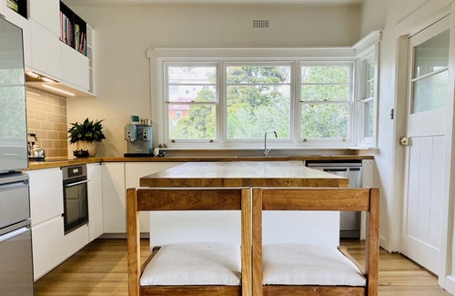 New Town Casa | The Stylish Town House - 7 Minutes to Hobart CBD