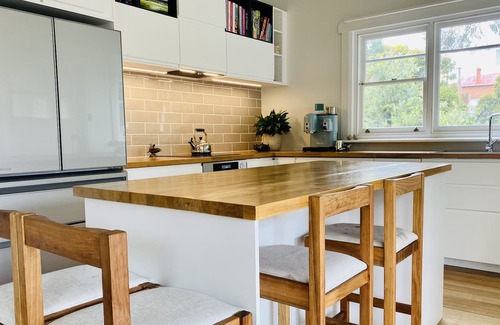 New Town Casa | The Stylish Town House - 7 Minutes to Hobart CBD