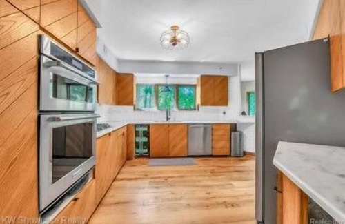 Milford Casa | The Sunshine House ☀️ w/ Sauna & 5 min. from downtown Milford + Kensington Park.