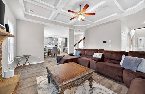 Lithonia Casa | The Suburban Cabin - Surbuban Home W/A Cabin Feel and Creek View