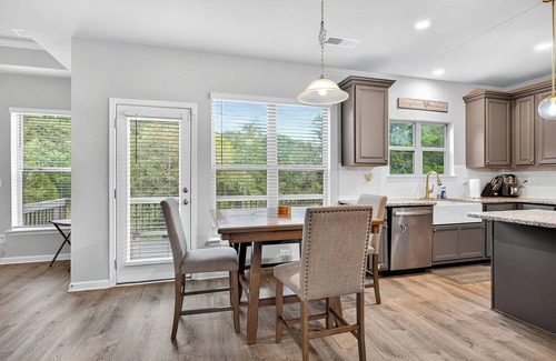 Lithonia Casa | The Suburban Cabin - Surbuban Home W/A Cabin Feel and Creek View