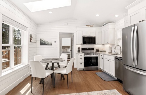 Pacific Beach Casa | The Suite Escape: Dog Friendly, Private Hot Tub