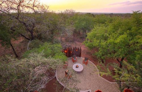 Marloth Park Villa | The Suite Luxury Safari Villa, Close to KNP, Starbed, Giraffe-Feeding-Tower, Bush-Bath