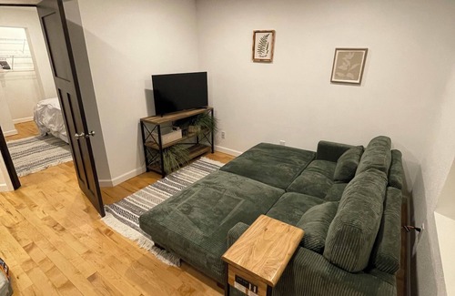 Marshfield Apartamento | The Suite on Maple, walking distance from downtown.