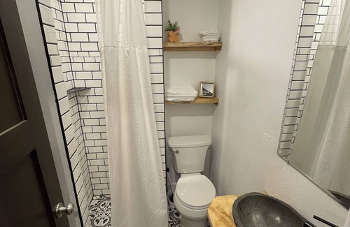 Marshfield Apartamento | The Suite on Maple, walking distance from downtown.
