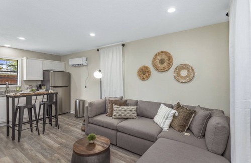 Sulphur Apartamento | The Suite Spot 4 - minutes from casinos