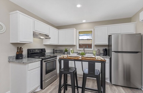 Sulphur Apartamento | The Suite Spot 4 - minutes from casinos
