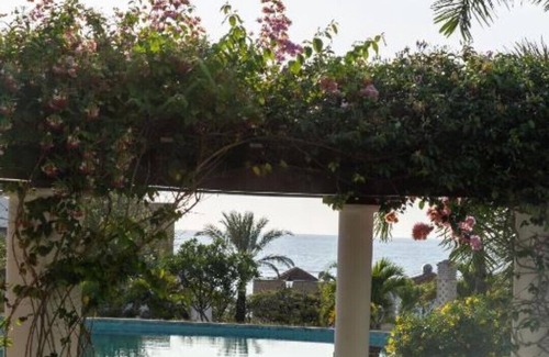 Mtwapa Apartamento | The Sultan Palace Beach Retreat Apartment with Garden View