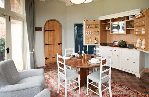 Eaton Mascott Casa | The Summer House