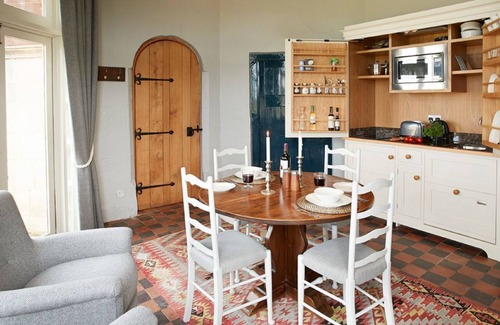 Eaton Mascott Casa | The Summer House, es un impresionante retiro histórico para parejas, en Raby Estate,