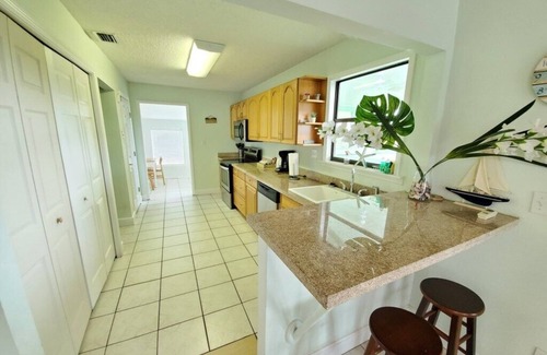 Crescent Beach Casa | The Summer House - Upper