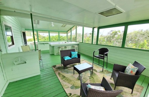 Crescent Beach Casa | The Summer House - Upper
