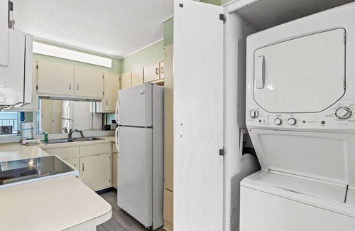 Bel Air Condominio | The Summit PCB 711 ** Amazing Beachfront Balcony & Fully furnished condo
