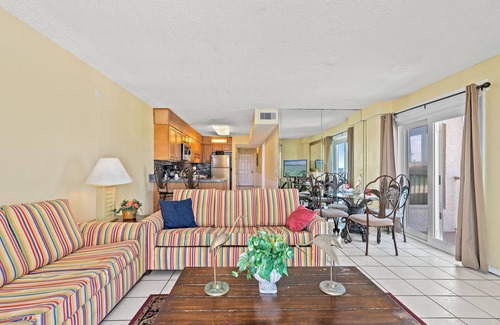Bel Air Condominio | The Summit PCB 532 ** 2 Bed, 2 Bath ** East Corner Beachfront