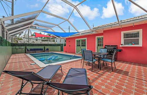 Parrot Cove Casa | The Sun Sail Retreat - Spacious Home w/ Private Pool, 1 Mile to Beach, Walk DT!