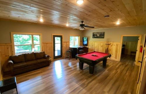 Chalet Village Casa | The Sundrop - Pool Table, Arcade Games, Outdoor Hot Tub, + Resort Access