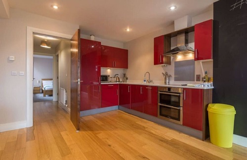 Cathedral Quarter Apartamento | The Sunflower Central Belfast Apartment | Sleeps 4 | Steps from Cathedral Quarter
