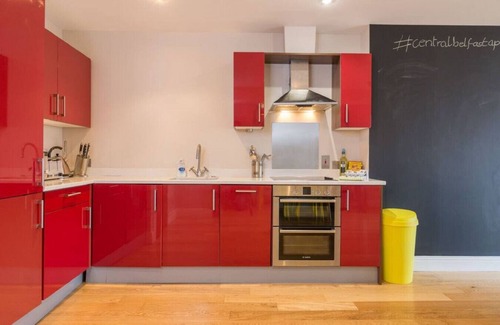 Cathedral Quarter Apartamento | The Sunflower Central Belfast Apartment | Sleeps 4 | Steps from Cathedral Quarter