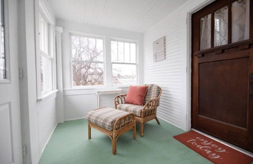 East End Casa | The Sunflower Home with Game Room & Hot Tub! Pet Friendly!