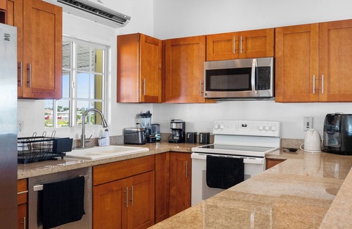 Cockburn Town Casa | The Sunflower Villa – 3BR Beachfront in Grand Turk