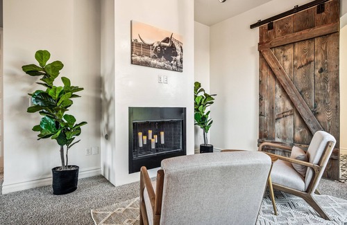 Tortolita Casa | The Sunkist Estate! Dedicated Game room, Huge backyard and room for 11!