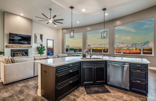 Tortolita Casa | The Sunkist Estate! Dedicated Game room, Huge backyard and room for 11!