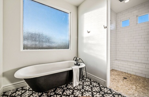 Tortolita Casa | The Sunkist Estate! Dedicated Game room, Huge backyard and room for 11!