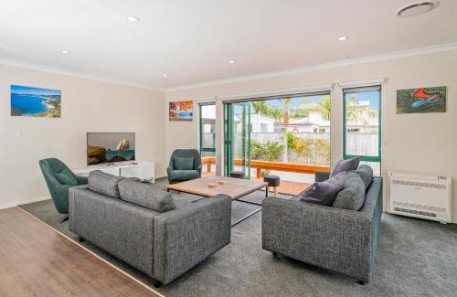 Cooks Beach Casa | The Sunny Bach - Cooks Beach Holiday Home