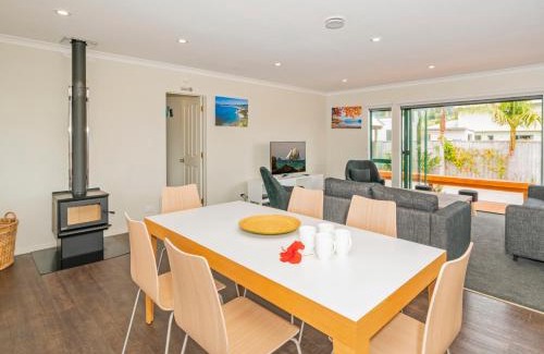 Cooks Beach Casa | The Sunny Bach - Cooks Beach Holiday Home