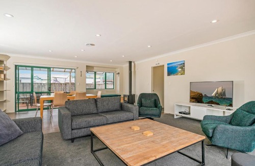 Cooks Beach Casa | The Sunny Bach - Cooks Beach Holiday Home