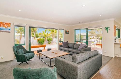 Cooks Beach Casa | The Sunny Bach - Cooks Beach Holiday Home
