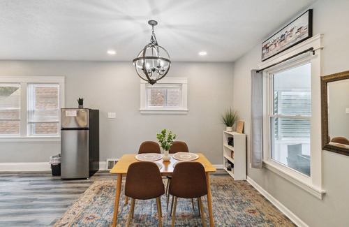 Cleveland Apartamento | The Sunny Nook- The Sunroom APT West CLE