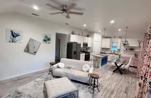 La Marque Casa | The Sunny Pawhouse