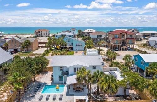 Toilla Segunda Casa | The Sunny Side-Pensacola Beach, 600 feet to Gulf, Private/Heated Pool, Games, Gear
