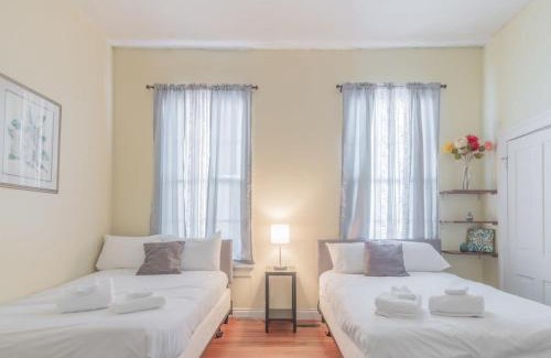 Columbus Apartamento | The Sunny Southern Manse Front Walk Downtown