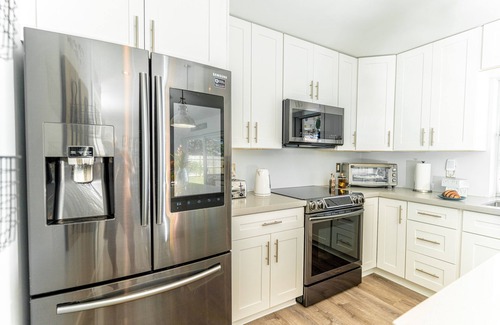 Palm Aire Village West Casa | ★The Sunset Dream★ Luxury Escape | Pool Patio Lake for Families