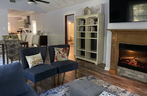 Lacombe Cabaña | The Sunshine Cottage has all the comforts you need and is Kid & Pet Friendly!