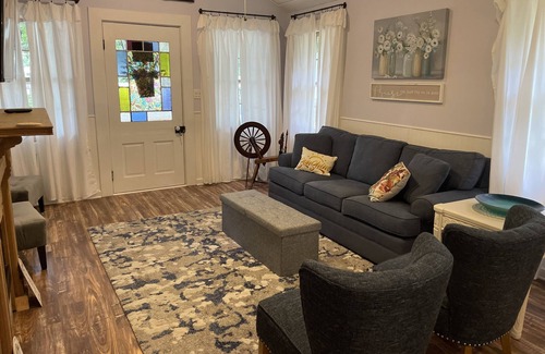 Lacombe Cabaña | The Sunshine Cottage has all the comforts you need and is Kid & Pet Friendly!