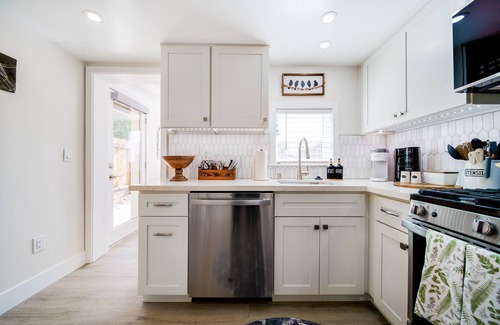 Los Cerritos Casa | The Sunshine Farmhouse in Old Roseville!