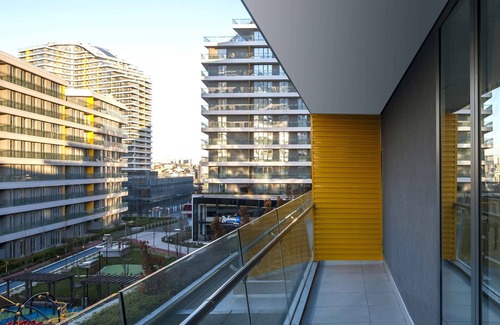 Bagcilar Apartamento | The Superior Living Batisehir One Bedroom Apartment with Balcony