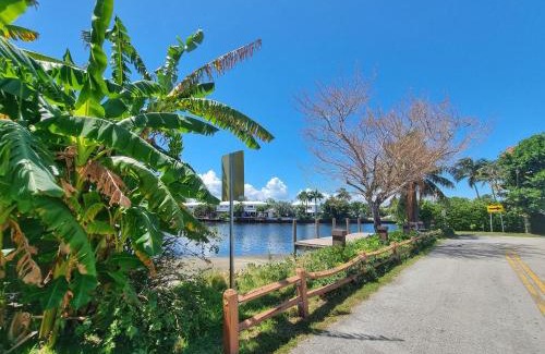 Middle River Terrace Casa | The Surf House