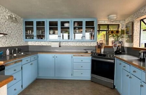 Yachats Casa | The Surf House w/ private beach access & hot tub!