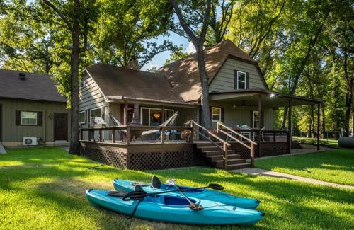 Enchanted Oaks Casa | The Susser Estate with Dock Hot Tub Game Room