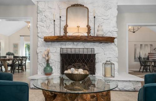 Enchanted Oaks Casa | The Susser Estate with Dock Hot Tub Game Room